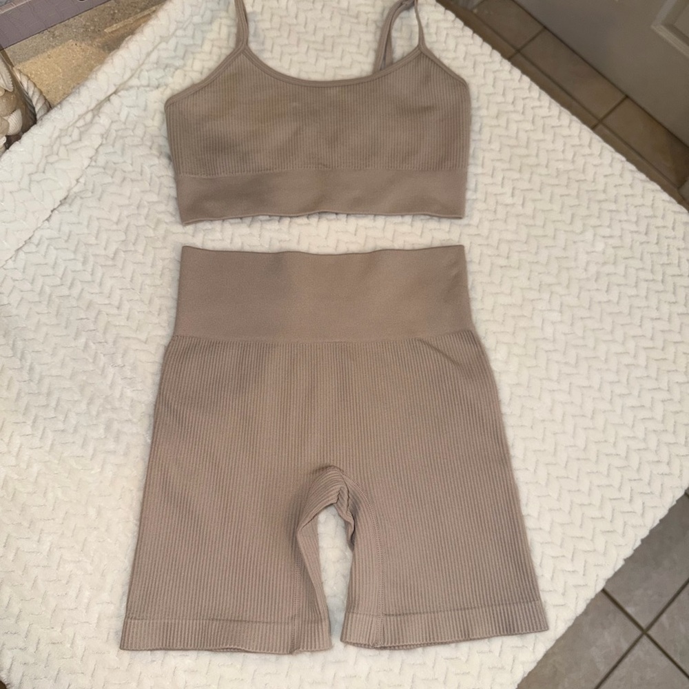 Two-Piece Tan Ribbed Workout Set – Size XS